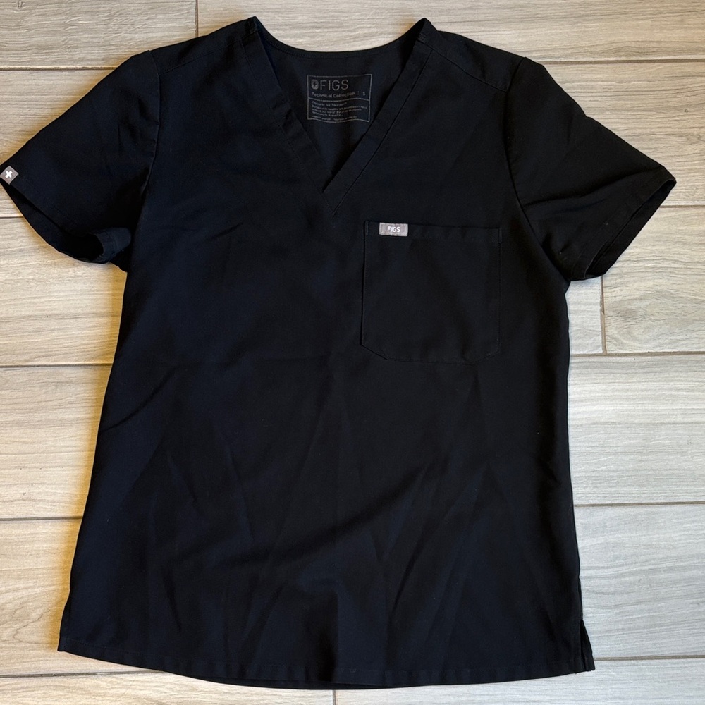 Figs Women's Black One Pocket Scrub Top